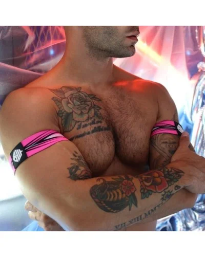 Brassards Circuit Breaker Rose neon x2 sextoys et accessoires sur La Boutique du Hard