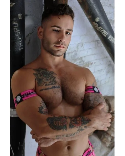 Brassards Circuit Breaker Rose neon x2 sextoys et accessoires sur La Boutique du Hard